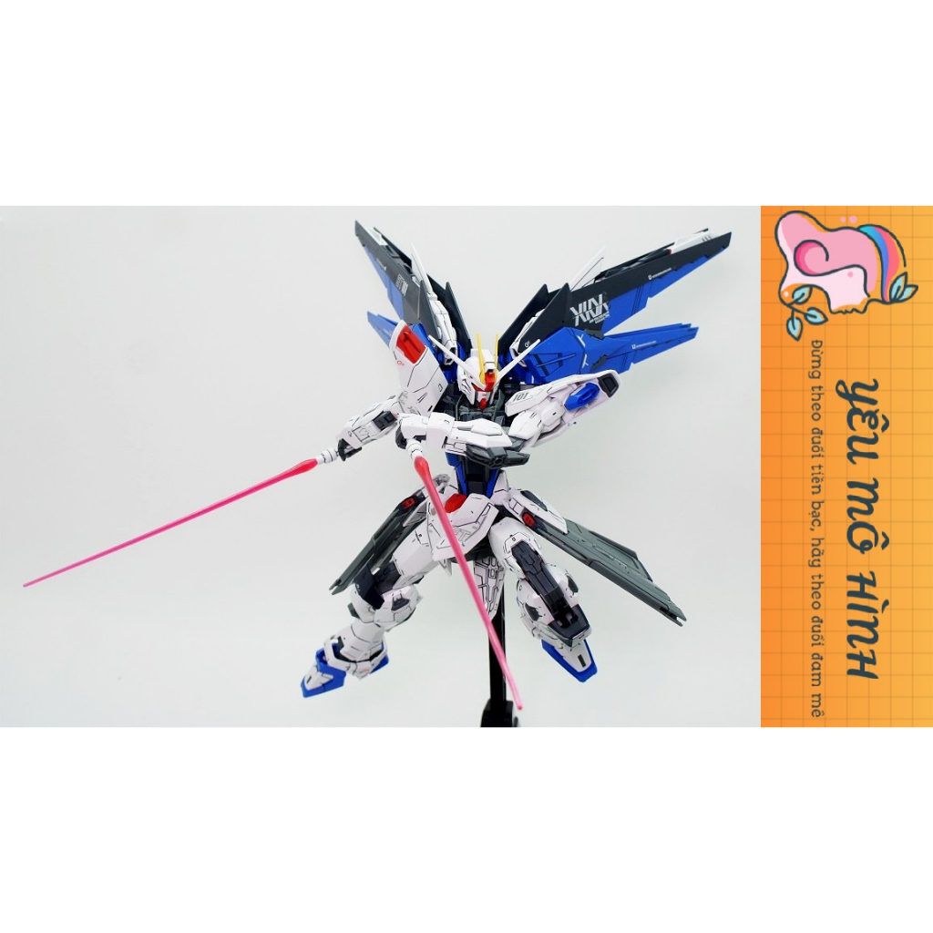 Mô hình Gundam MG Freedom Tặng kèm Base trưng bày và Decal nước