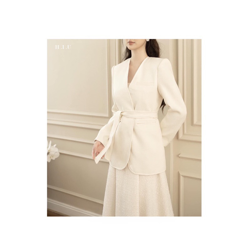 Set 2 chi tiết váy 2 dây kèm áo khoác vest thiết kế tiểu thư, nữ tính. | BigBuy360 - bigbuy360.vn