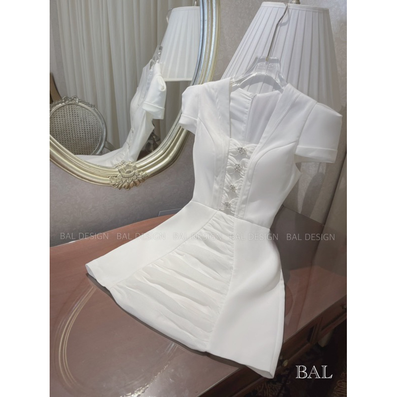 Váy xinh kèm 4 tag nơ đá siêu xinh