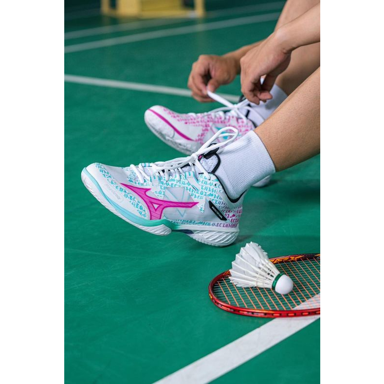 Giày Cầu Lông MIZUNO Wave Claw Neo 2 trọng lượng nhẹ tăng tốc độ di chuyển Mizuno Enerzy êm ái và giảm chấn hiệu quả