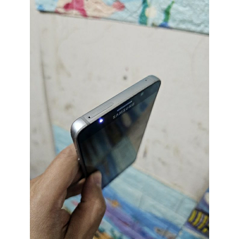 Samsung Galaxy Note 5, bật vẫn lên nhưg màn ko thấy lên