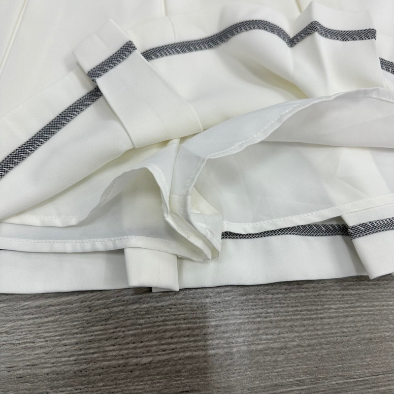 Chân váy xếp li Hobbs màu trắng