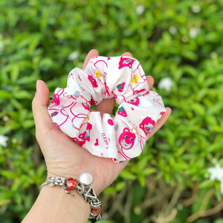 Dây cột tóc scrunchies gấu dâu dễ thương