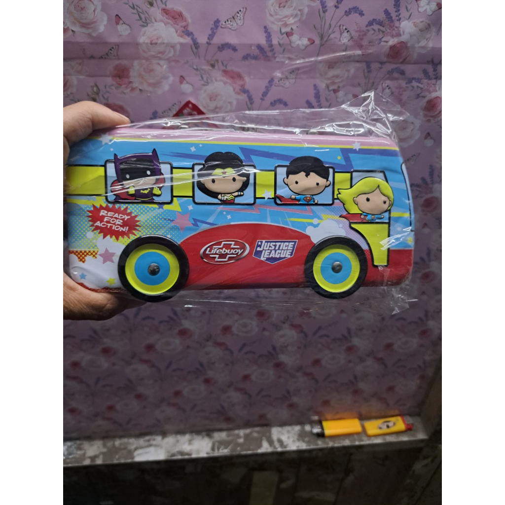 Hộp bút bằng kim loại hình xe buýt