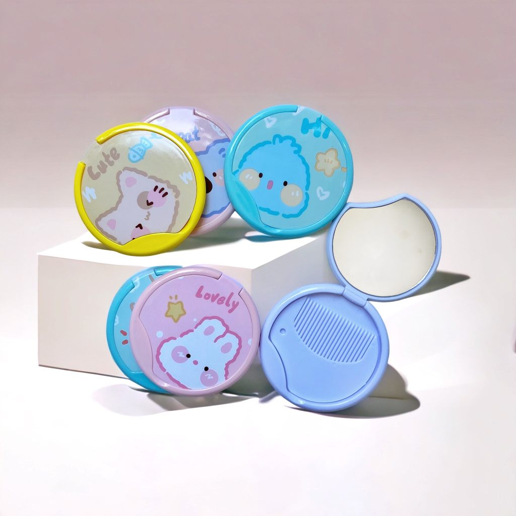 Gương mini có lược hình tròn trang điểm bỏ túi in hình dễ thương