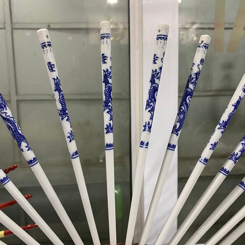 Bộ đũa thờ đũa sứ đũa gỗ kèm chân đế gỗ chữ thư pháp