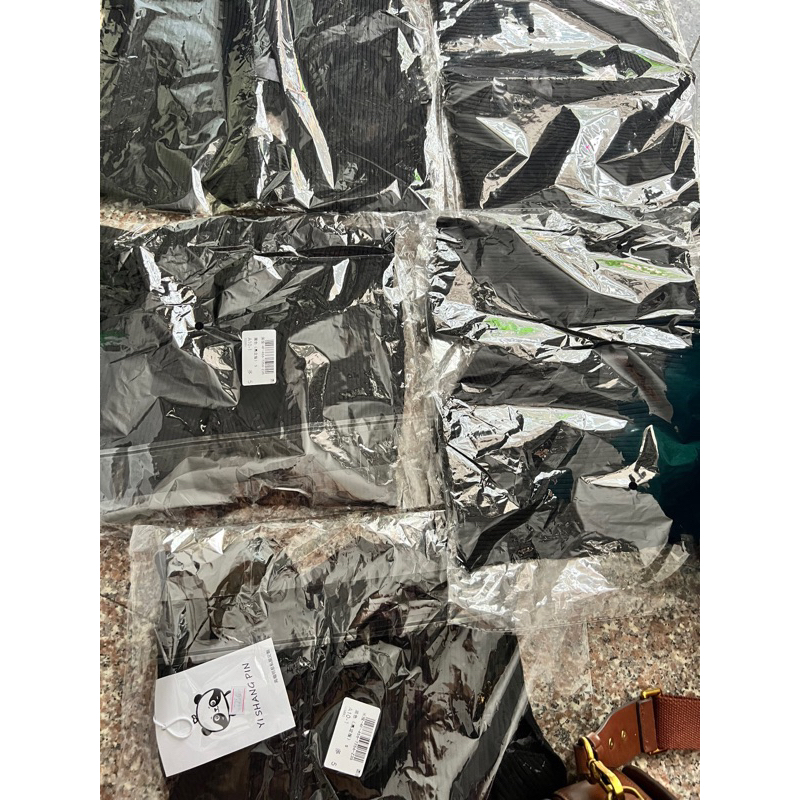 （Sẵn) Jennie cùng phong cách màu đen treo cổ slim fit hở lưng thiết kế áo vest dệt kim top