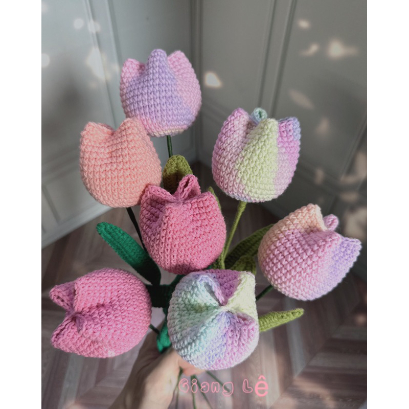 Hoa tulip búp bằng len handmade