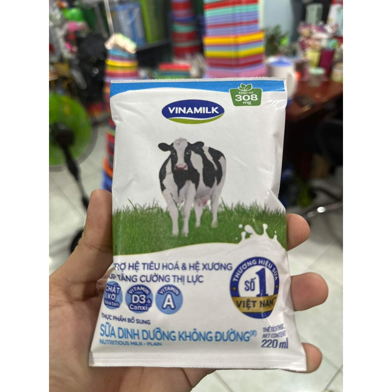 (Bao Bì Mới )5 Bịch Sữa Bò Tiệt Trùng Vinamilk Nguyên Chất Không Đường 220ml