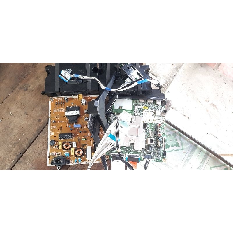 Bo LG 43UM7300PTA nguyên bộ củ bể màn bo chạy ok,đời có mạng Internet,bo chính,nguồn,cặp Loa,dây mắt