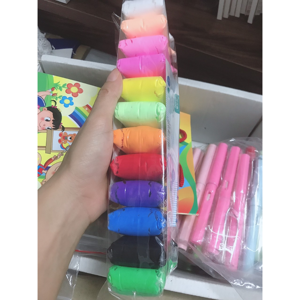 Đất sét tự khô an toàn cho bé không dính tay, dùng để tạo hình và lưu giữ, tặng kèm bộ dao cắt
