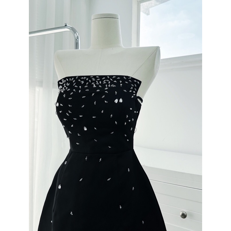 ĐẦM ỐNG ĐEN ĐÍNH ĐÁ THÂN