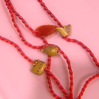 Vòng tay chỉ đỏ