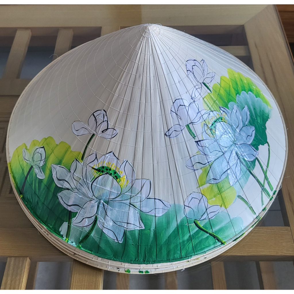 Nón lá kè vẽ hoa văn sen trắng