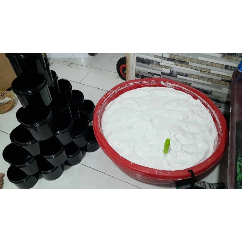 Kem body tẩy trắng bạch
