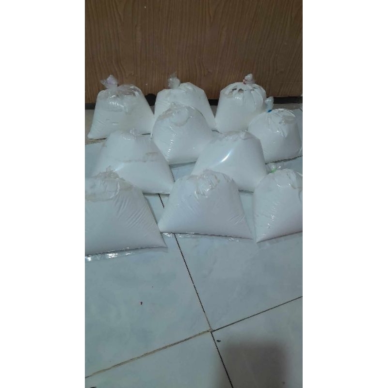 Kem body tẩy trắng bạch