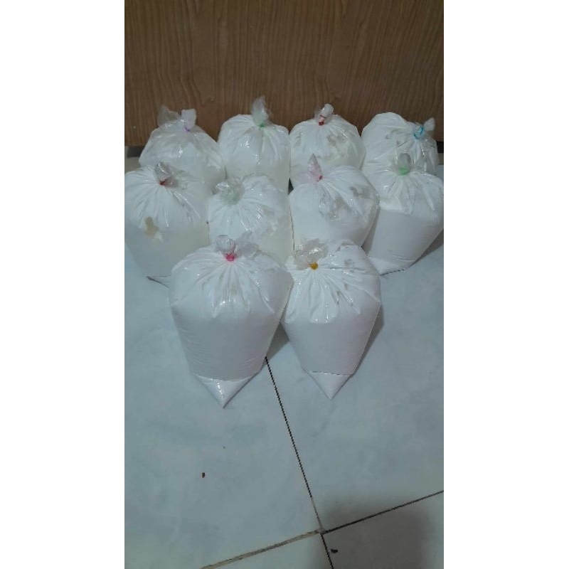 Kem body tẩy trắng bạch