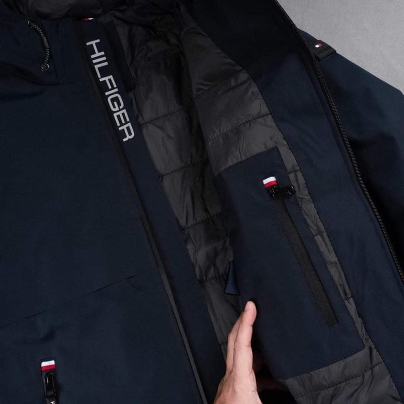 Áo khoác Tomy dư sịn mũ liền