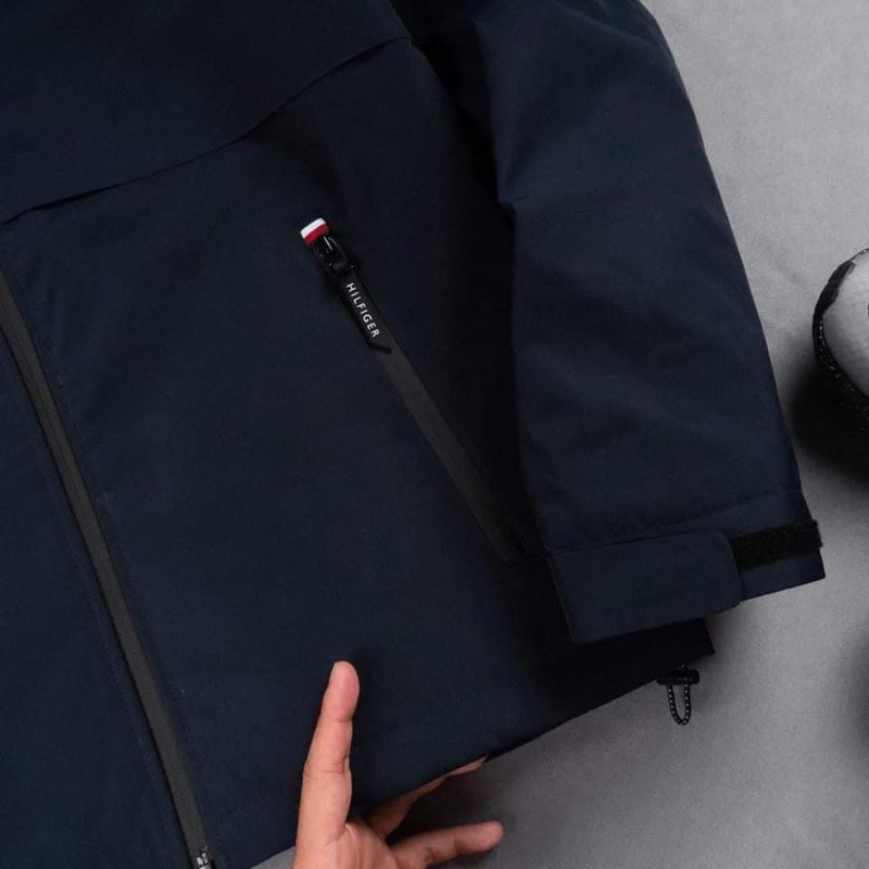 Áo khoác Tomy dư sịn mũ liền