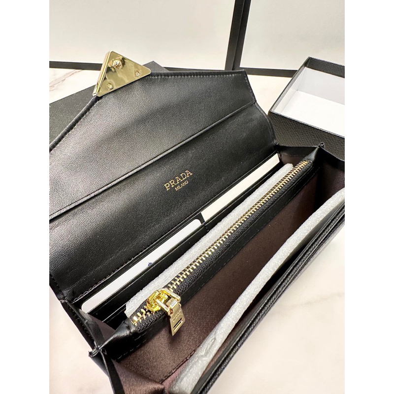 Ví prada màu đen size 19x10 cm khoá bấm cực đẹp