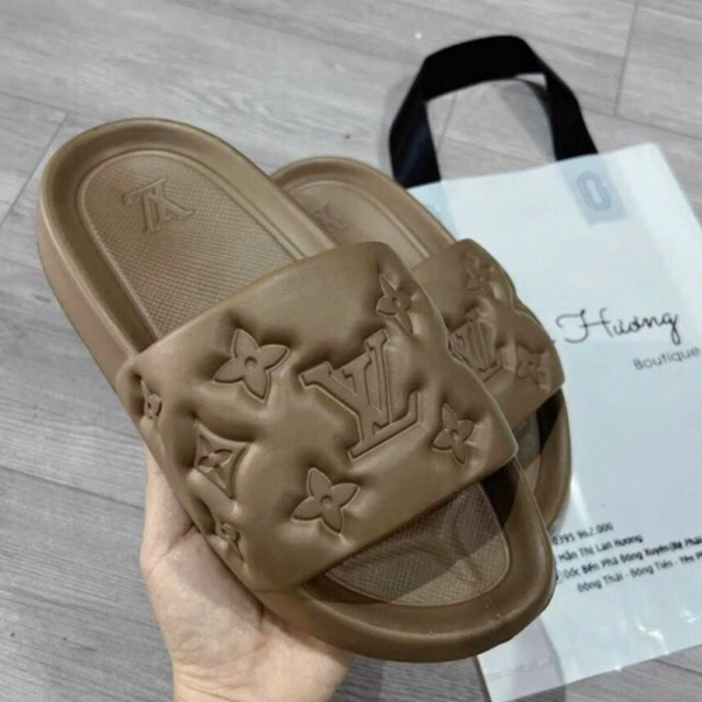Dép bánh mì quai ngang nam và nữ unisex vân LV dập nổi sang chảnh