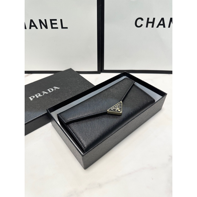 Ví prada màu đen size 19x10 cm khoá bấm cực đẹp