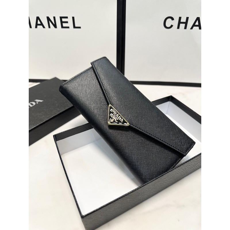 Ví prada màu đen size 19x10 cm khoá bấm cực đẹp