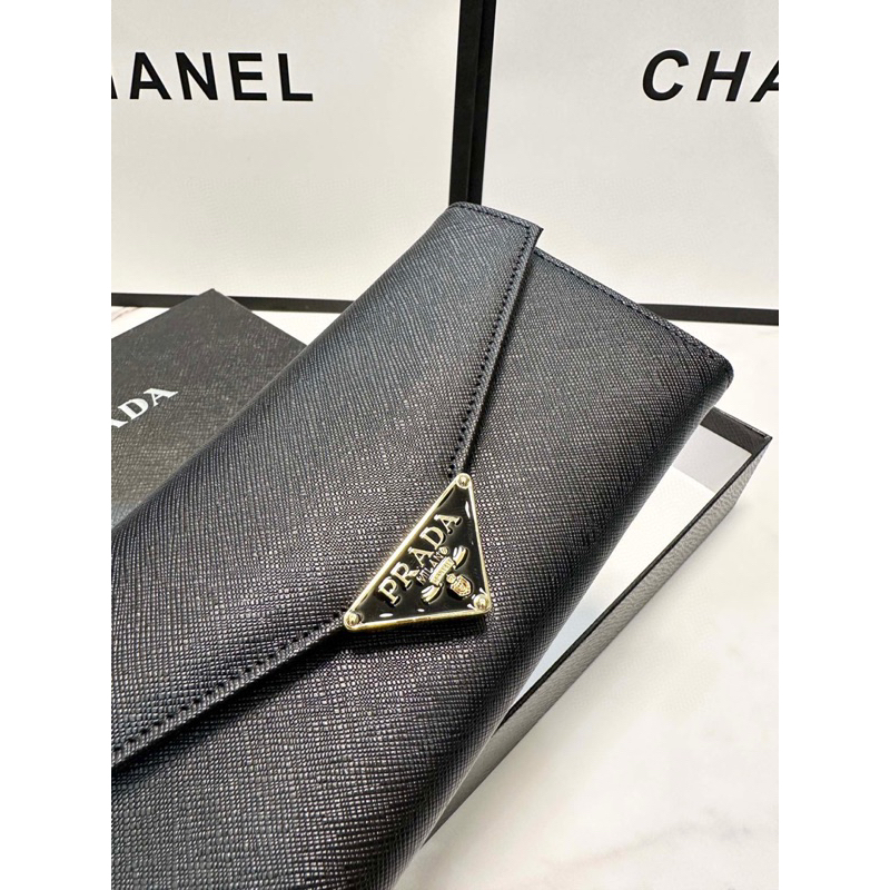 Ví prada màu đen size 19x10 cm khoá bấm cực đẹp