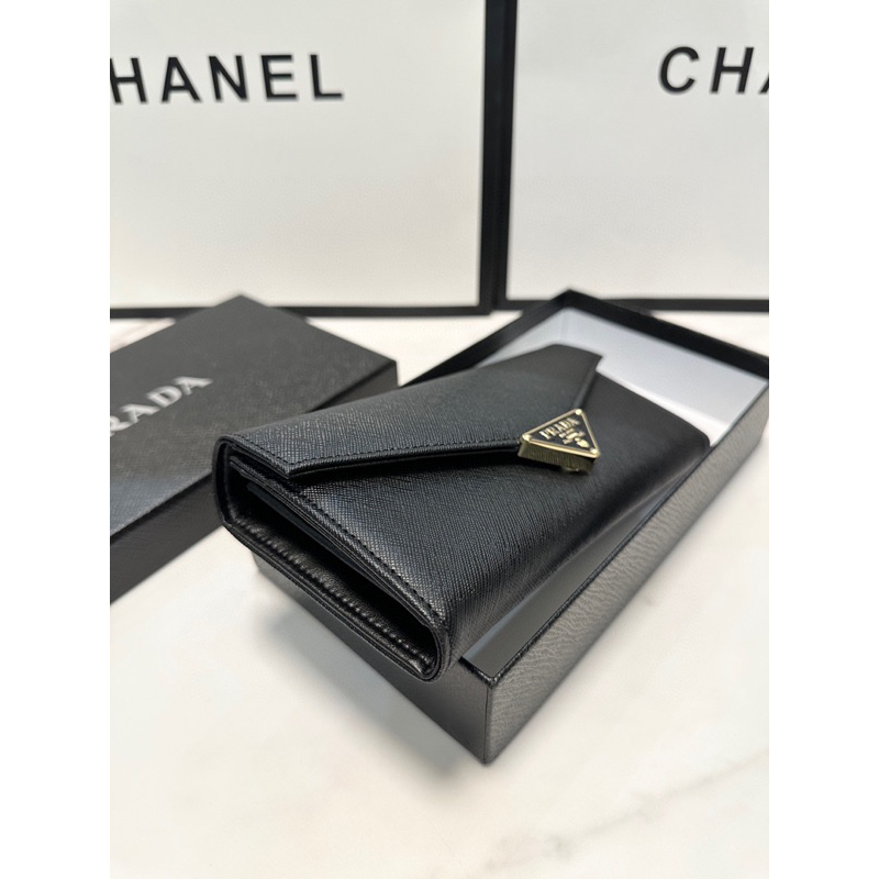 Ví prada màu đen size 19x10 cm khoá bấm cực đẹp