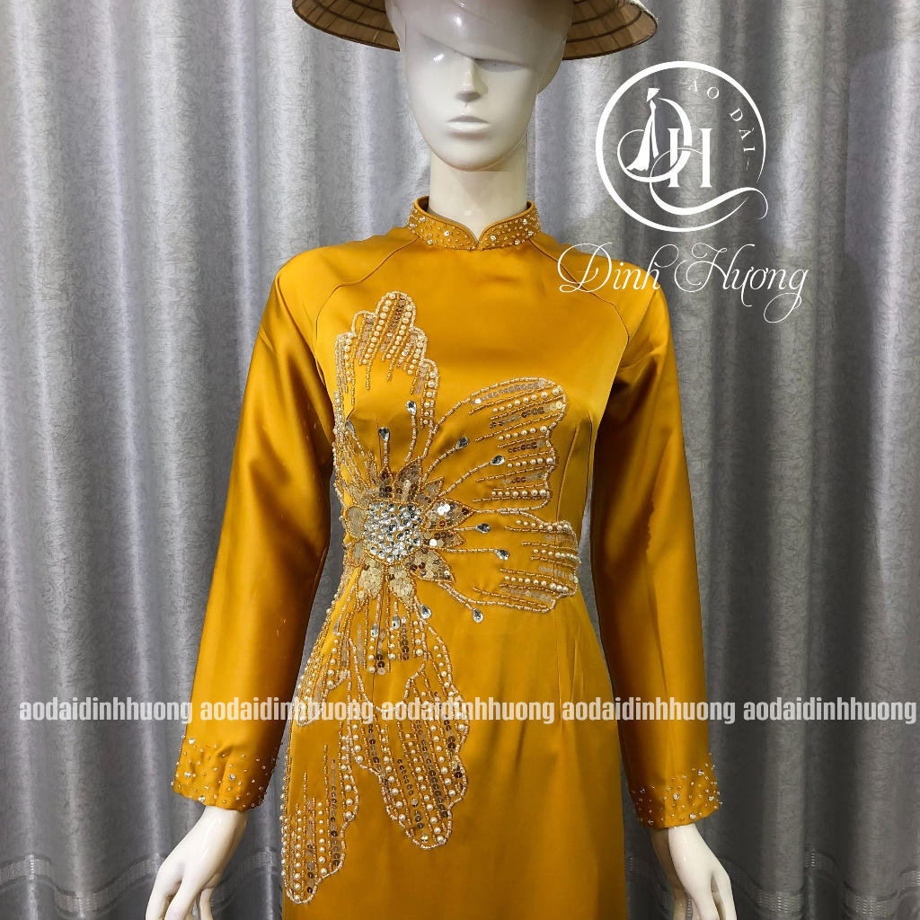 Áo dài trung niên Đinh Hương vải lụa nữ hoàng 2 tà đính kết họa tiết bông hoa
