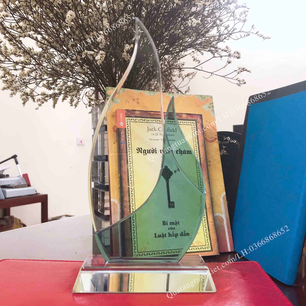 Cúp pha lê Ngọn lửa xanh trắng