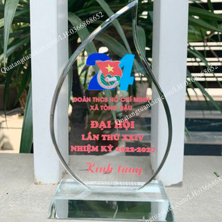 Cúp pha lê hình chiếc lá in logo Kỷ Niệm