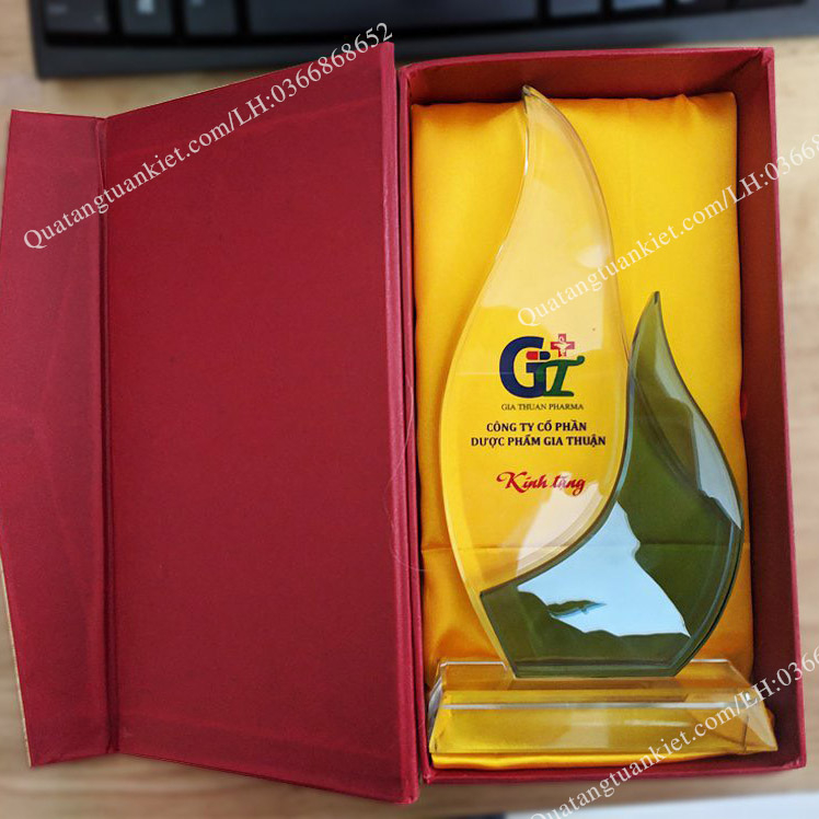 Cúp pha lê Ngọn lửa xanh trắng