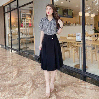 chân váy xèo phối cúc có 2 túi chéo