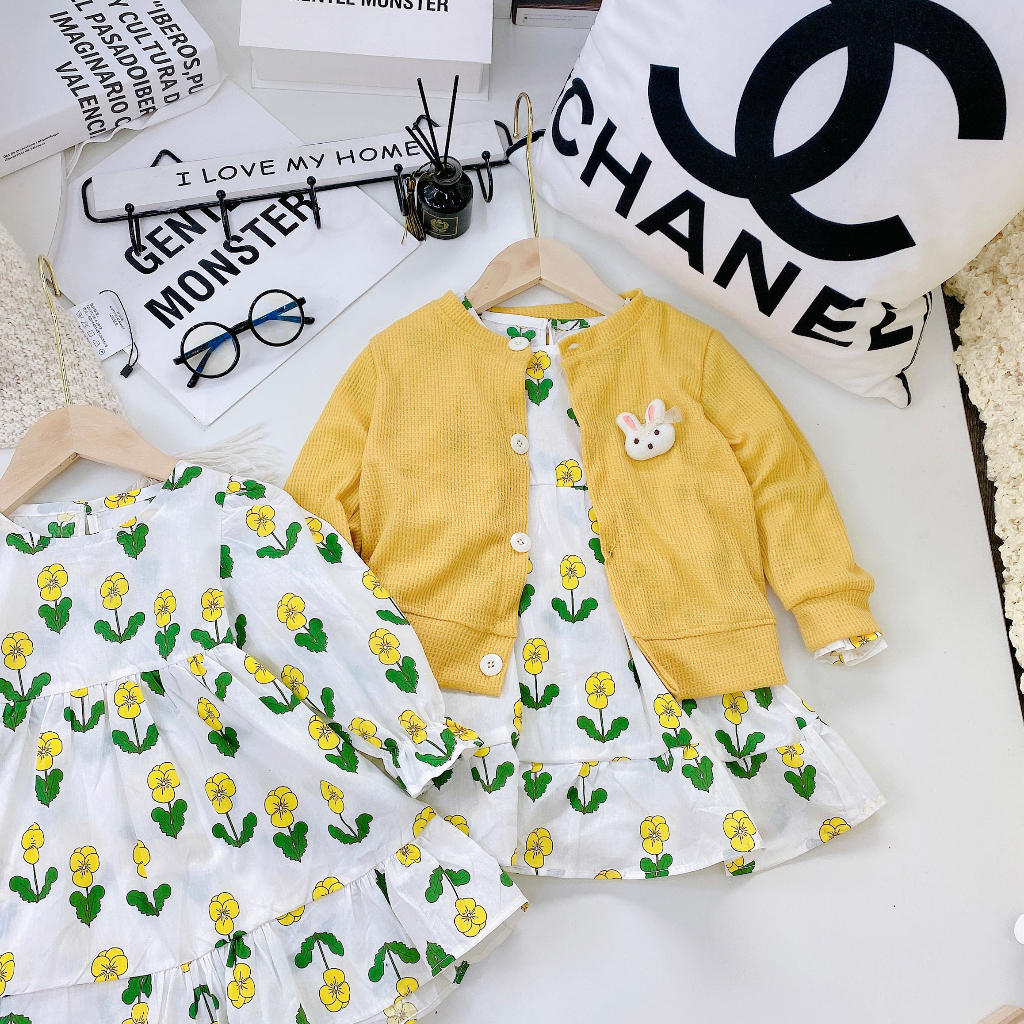 Set váy hai chi tiết cho bé gái, váy hoa nhí kèm áo len tiểu thư đính thỏ con dễ thương cho bé gái
