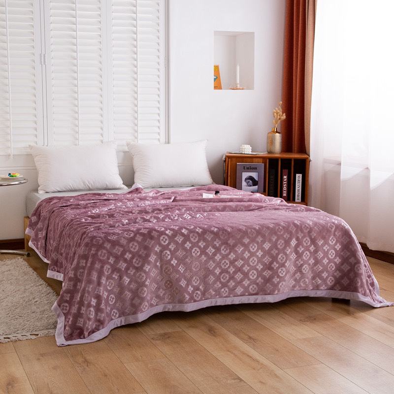Chăn lông tuyết nhung vân thương hiệu LV cao cấp sang trọng, chăn mền văn phòng nhập khẩu siêu mềm mịn kích thước 2mx2m3