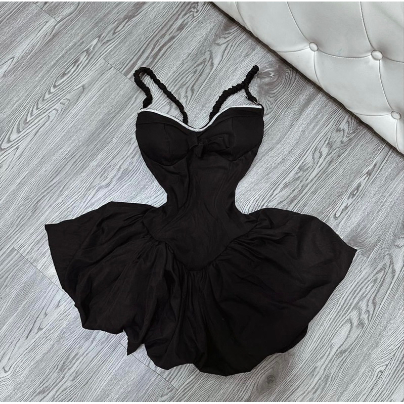 Váy hai dây cúp ngực xoè bồng lolita