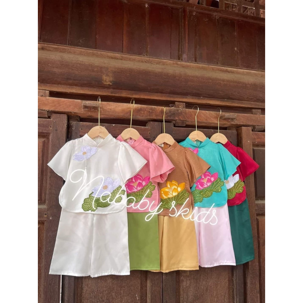 Bộ lụa thêu hoa sen bé gái