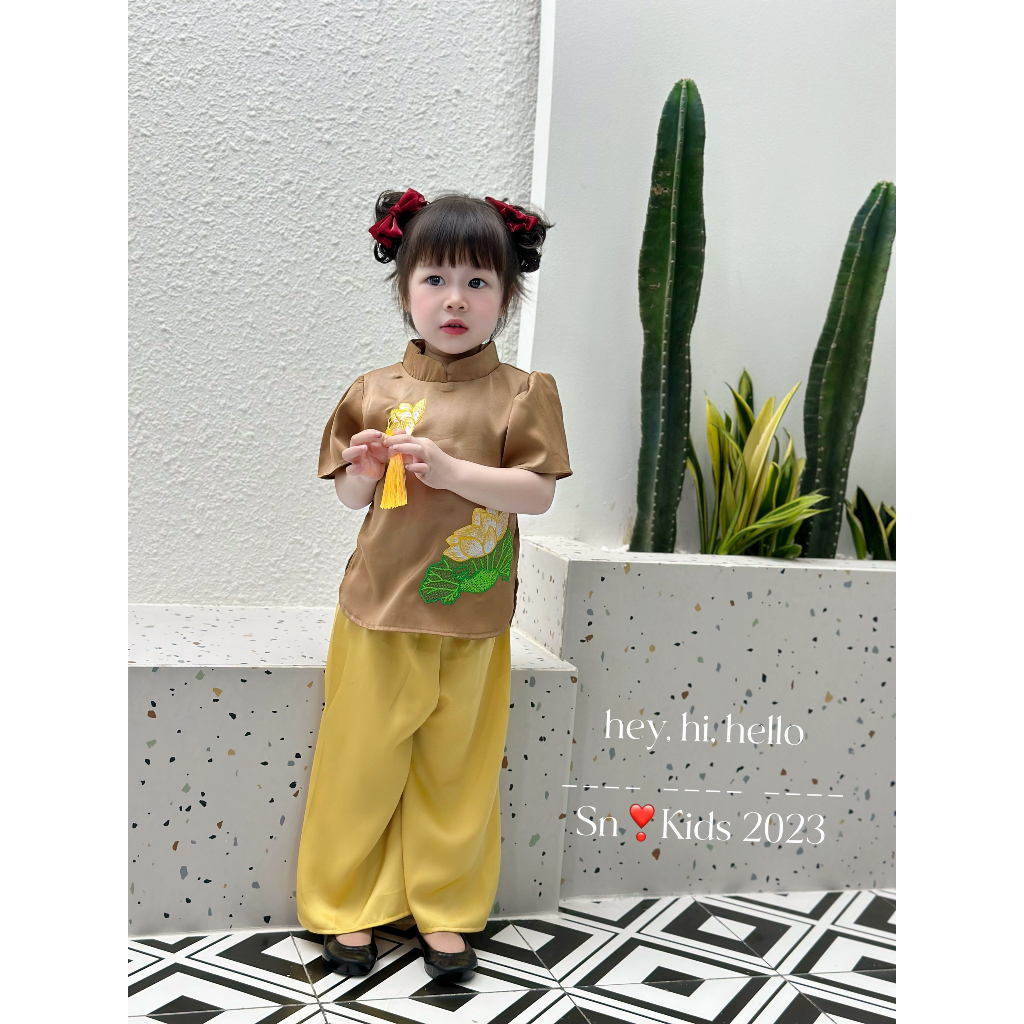 Bộ lụa thêu hoa sen bé gái