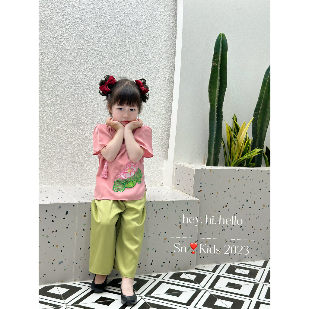 Bộ lụa thêu hoa sen bé gái