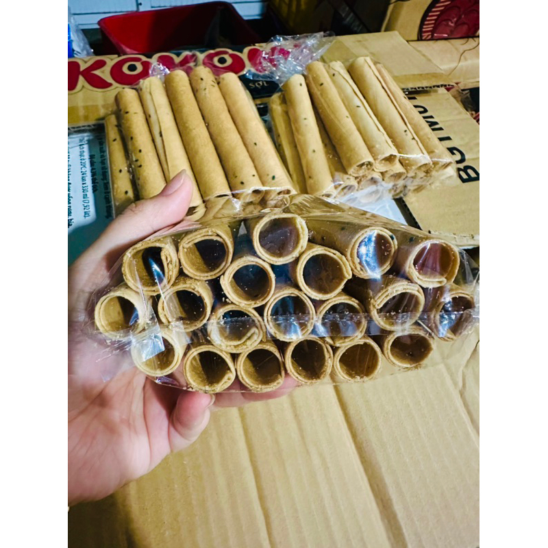 Bánh ống mè đen thơm ngon