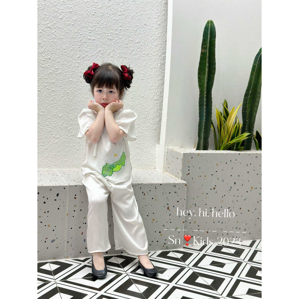 Bộ lụa thêu hoa sen bé gái