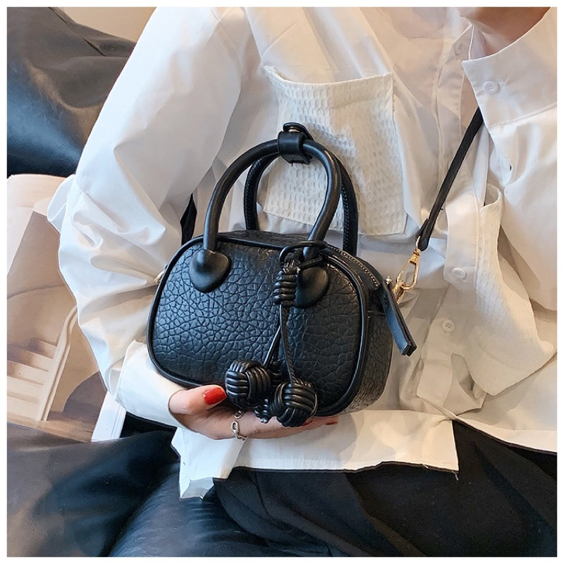 Túi xách cầm tay xinh xắn kèm dây đeo chéo