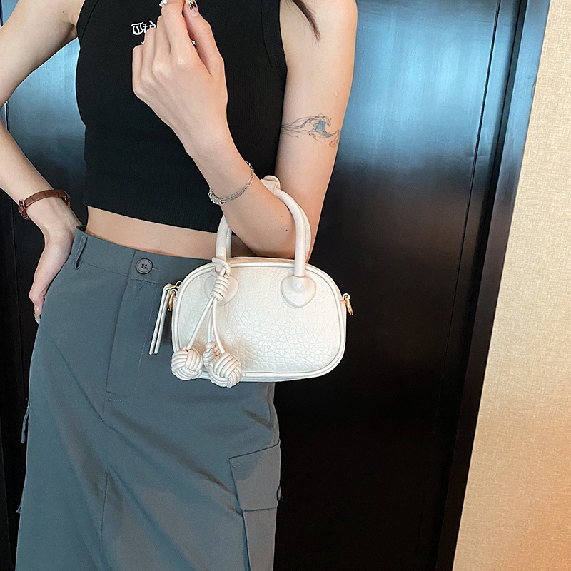 Túi xách cầm tay xinh xắn kèm dây đeo chéo