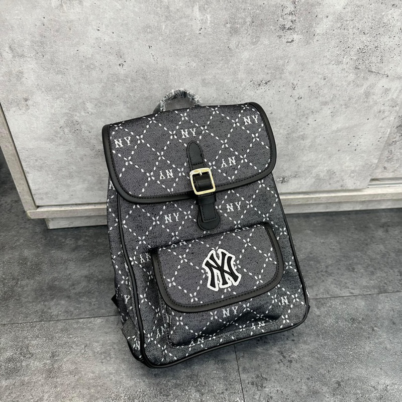 Balo MLB monogram dáng vuông