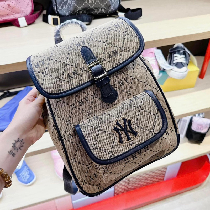 Balo MLB monogram dáng vuông