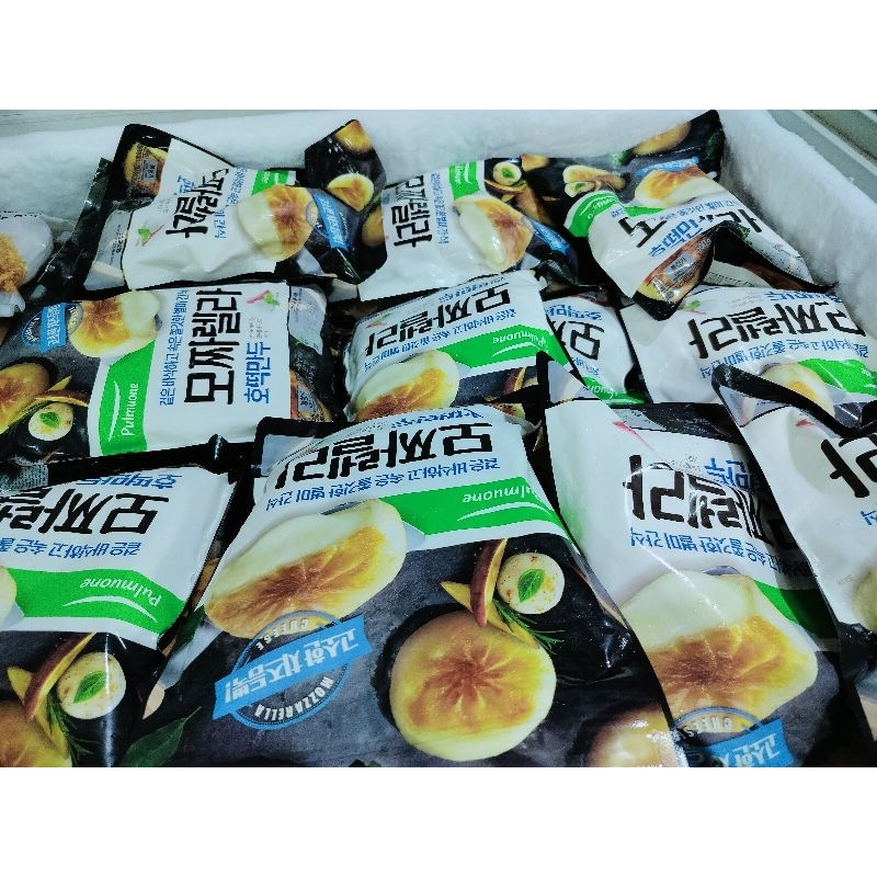 Bánh xếp hotteok nhân phô mai mozzarella Pulmuone béo ngậy, thơm ngon