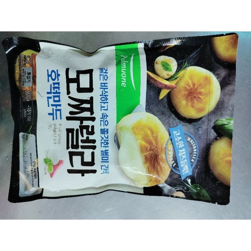 Bánh xếp hotteok nhân phô mai mozzarella Pulmuone béo ngậy, thơm ngon