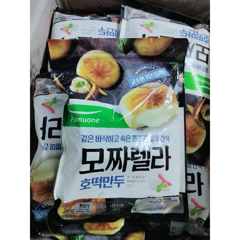 Bánh xếp hotteok nhân phô mai mozzarella Pulmuone béo ngậy, thơm ngon