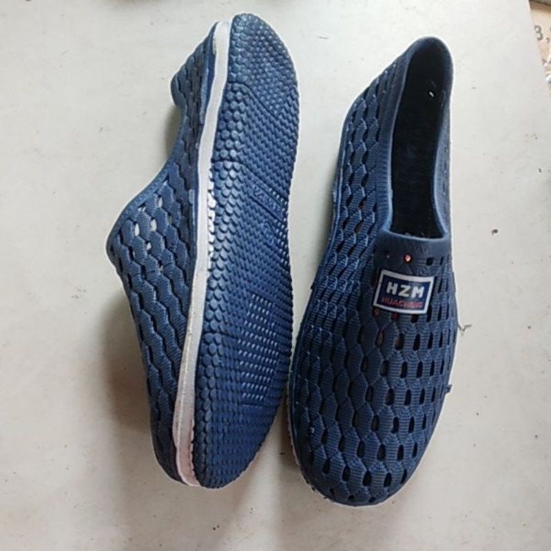 Giầy nhựa lỗ đi làm